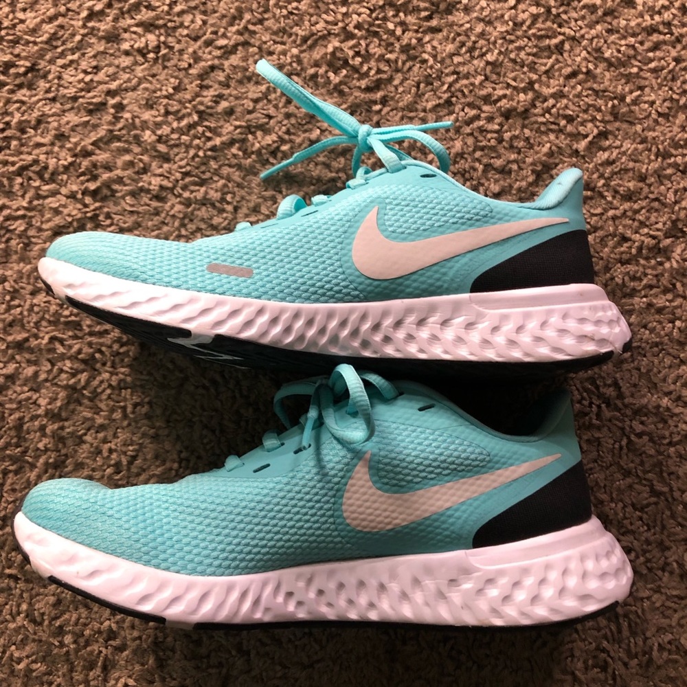 Nike Womens Revolution